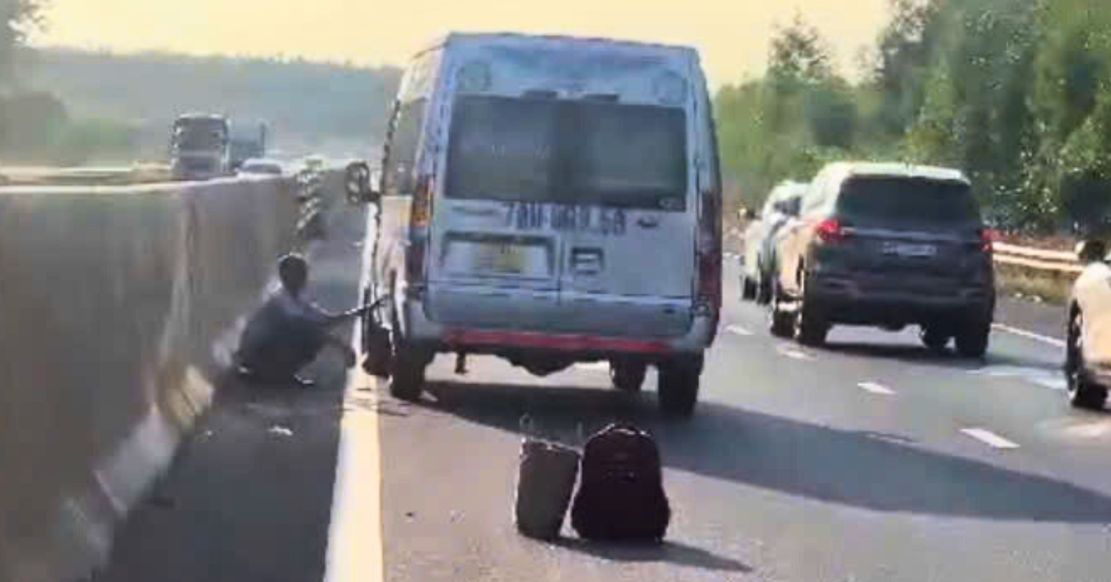 CSGT chỉ ra lỗi của tài xế khi xe gặp sự cố trên cao tốc, có thể bị phạt nặng