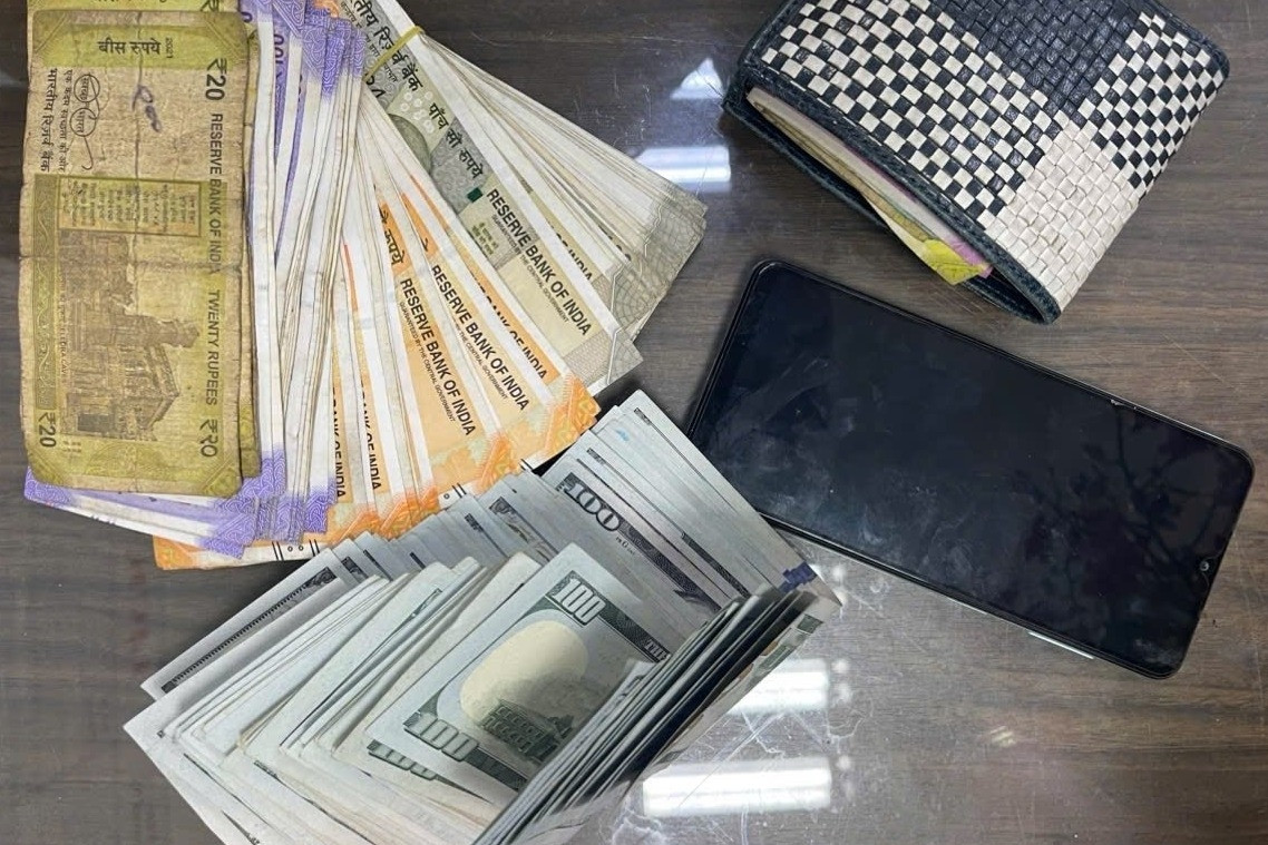 Để quên balo tiền ở sân bay Đà Nẵng, du khách nước ngoài nhận tin bất ngờ