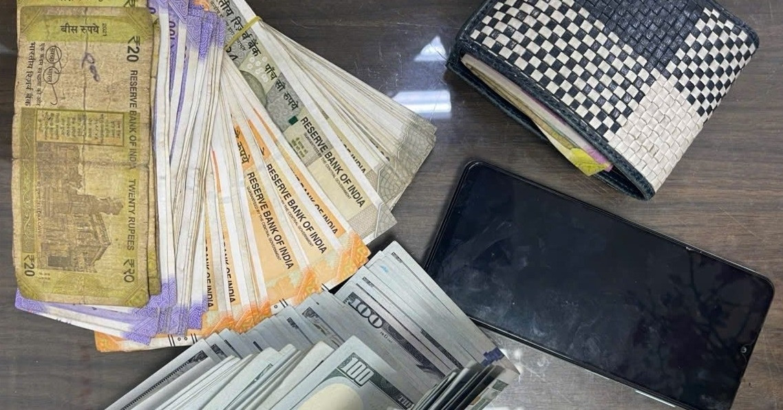 Để quên balo tiền ở sân bay Đà Nẵng, du khách nước ngoài nhận tin bất ngờ