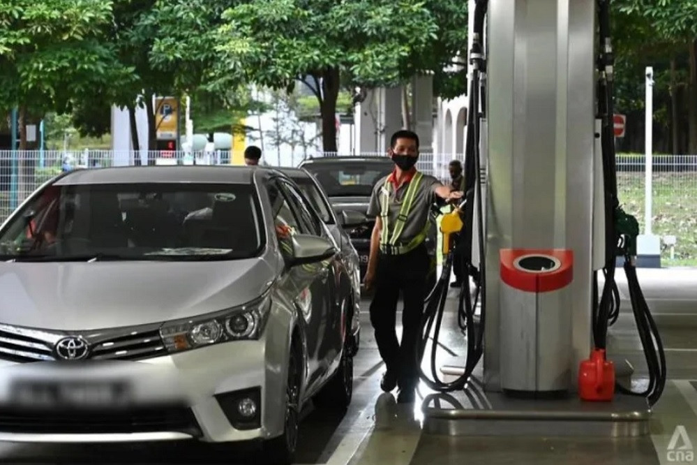 Giá dầu tăng gây biến động thế nào đến kinh tế của Singapore?