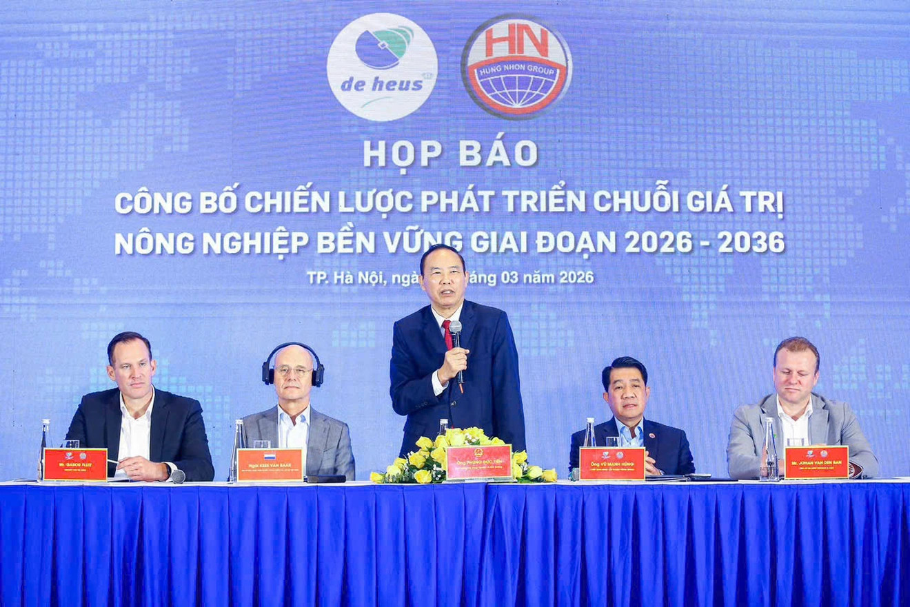 Hung Nhon de Heus .jpg