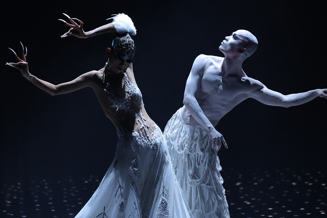 'Khổng tước' Dương Lệ Bình sải cánh tại Thủ đô khiến khán giả mê đắm