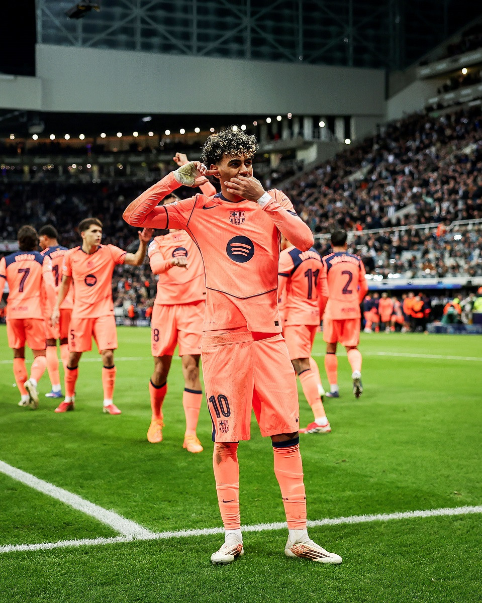 lamine yamal b r football.jpg