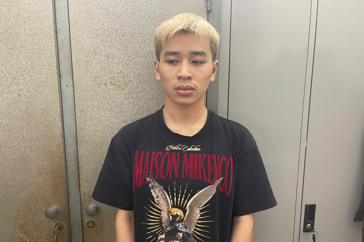 Nam sinh viên trộm 3 cây vàng SJC của người họ hàng, mua iPhone tặng bạn gái