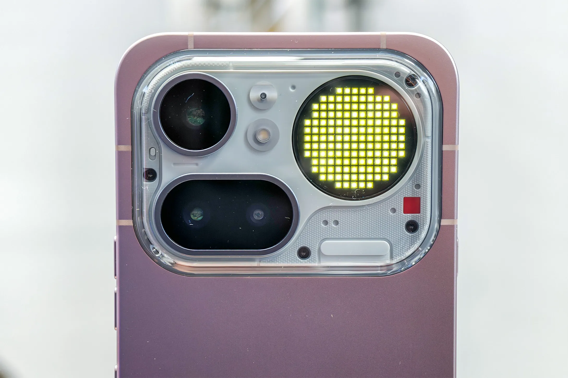 Nothing Phone (4a) Pro giá 499 USD: tuyên bố 'zoom 140x' tai hại