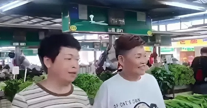 Sau khi ly hôn, đôi bạn thân về sống chung suốt 13 năm