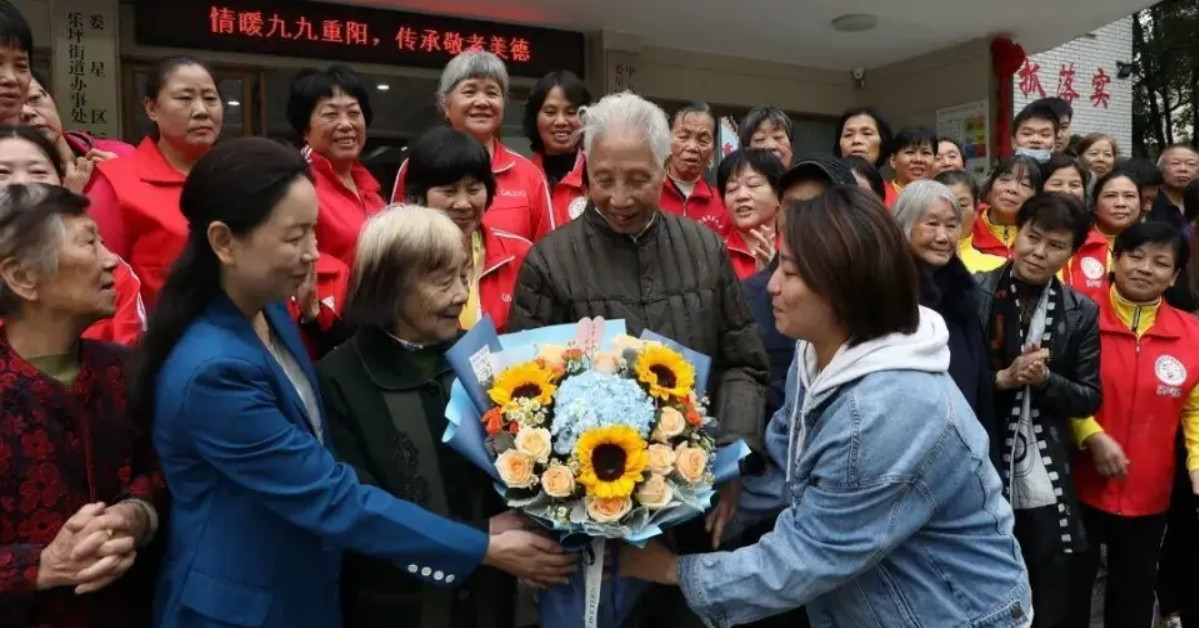 30 năm sống tằn tiện, cụ ông 95 tuổi mang 600 triệu đồng giúp người khó khăn