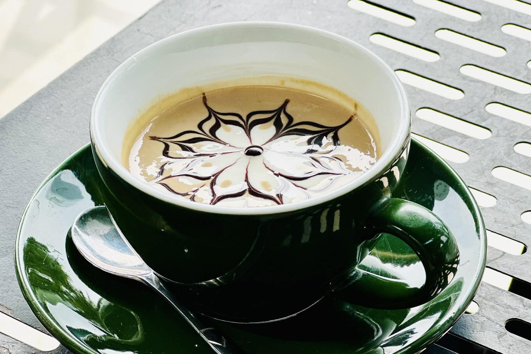 Bác sĩ tim mạch nói về tác động lâu dài của cà phê với tim