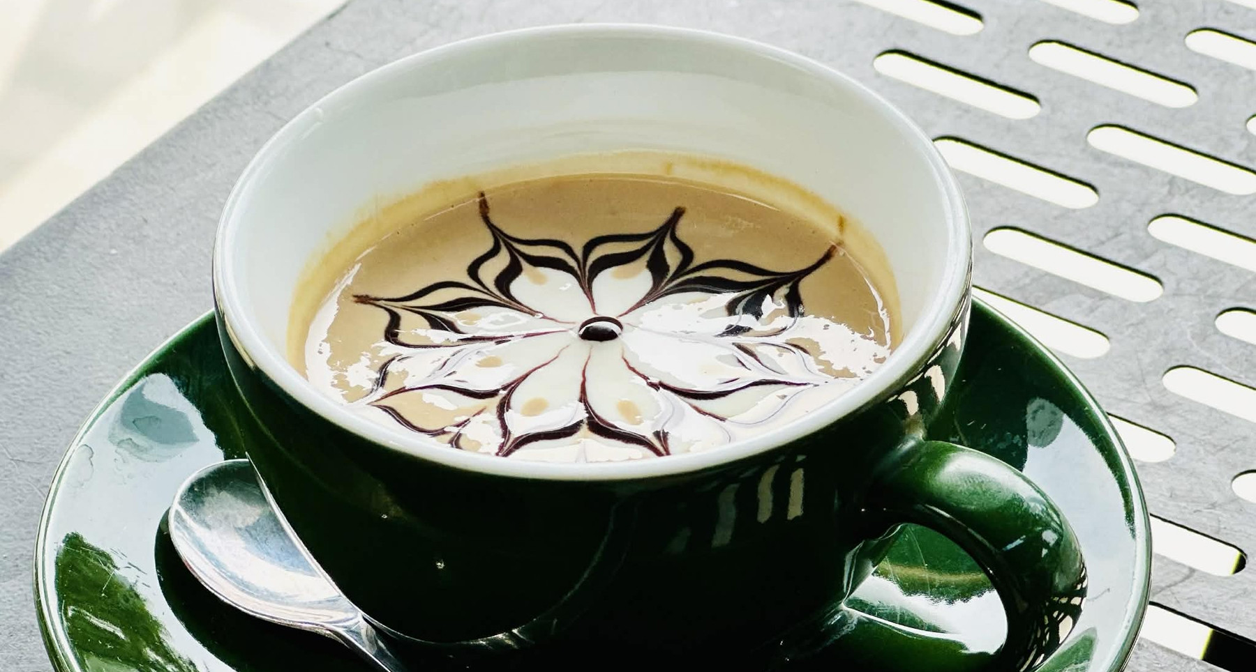 Bác sĩ tim mạch nói về tác động lâu dài của cà phê với tim