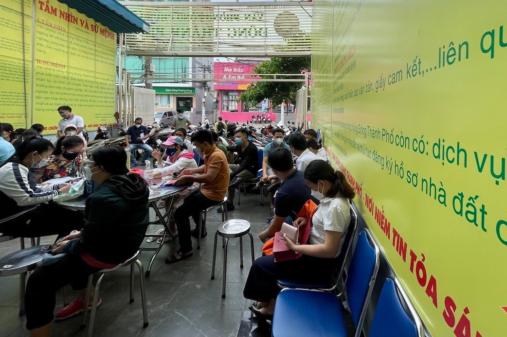 Bộ Tư pháp trả lời việc xác nhận thành viên hộ gia đình khi công chứng đất đai