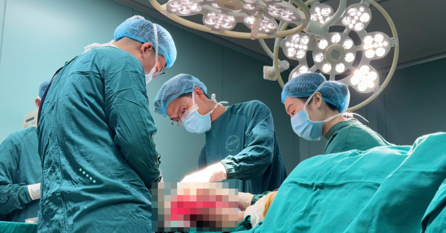 Ca đại phẫu suốt 6 giờ sửa chữa sai lầm trị bỏng của người đàn ông