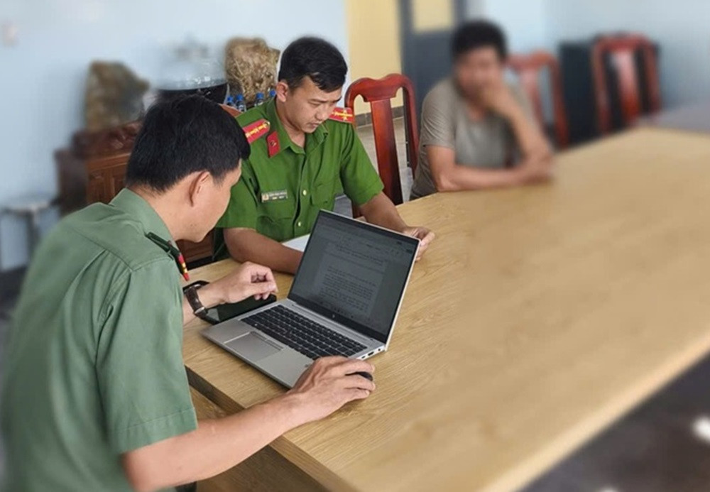 Chia sẻ clip xuyên tạc trên Facebook, người đàn ông ở lâm đồng bị công an mời làm việc.jpg