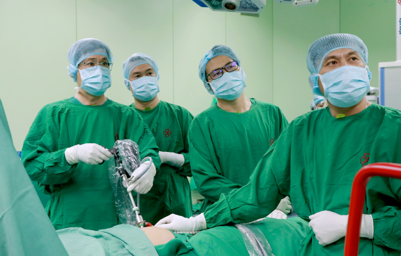 Vết mổ 1cm cứu mạng người đàn ông trẻ trong tình thế ngặt nghèo