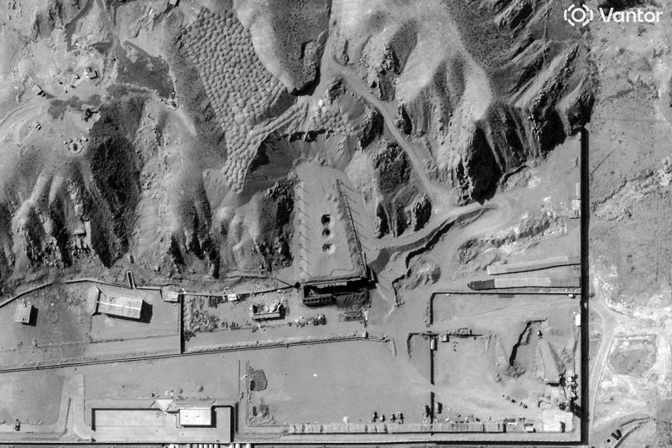 Israel tập kích cơ sở hạt nhân Tehran, tân lãnh tụ tối cao Iran cảnh báo 'rắn'