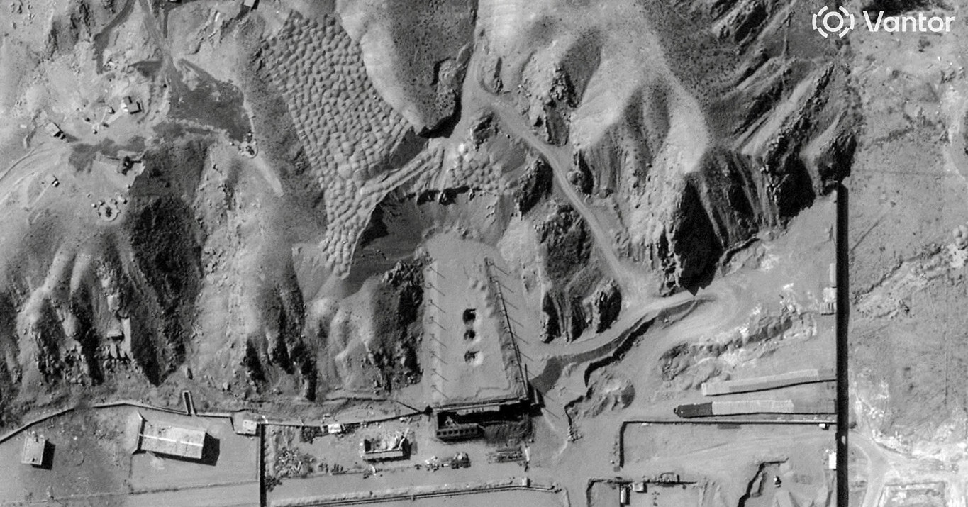 Israel tập kích cơ sở hạt nhân Tehran, tân lãnh tụ tối cao Iran cảnh báo &amp;apos;rắn&amp;apos;