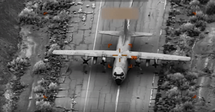 Khoảnh khắc máy bay Iran bị thiêu rụi sau đòn tấn công của Mỹ