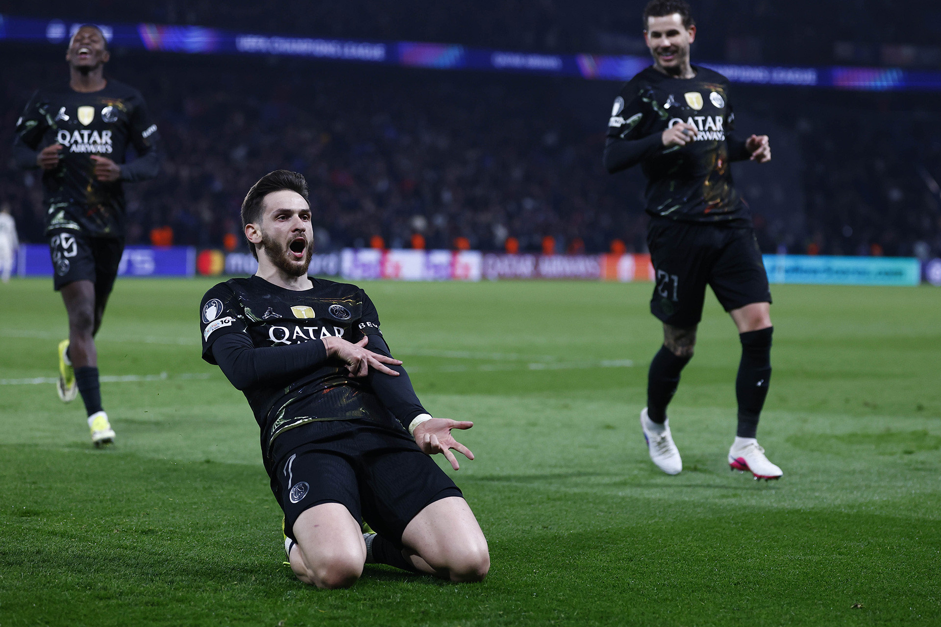 Kvaratskhelia PSG Chelsea.jpg