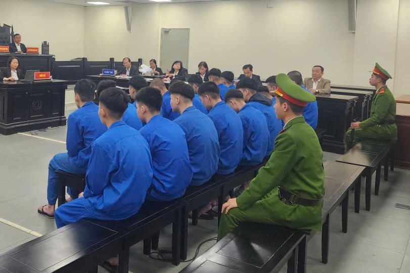 Nhóm ‘quái xế’ mang đinh ba rượt đuổi, đâm người trọng thương ở Hà Nội