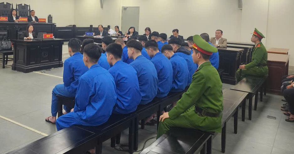 Nhóm ‘quái xế’ mang đinh ba rượt đuổi, đâm người trọng thương ở Hà Nội