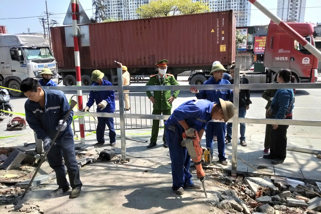'Phản ứng nhanh' sau tai nạn chết người tại lối đi tự mở qua đường sắt ở Hà Nội