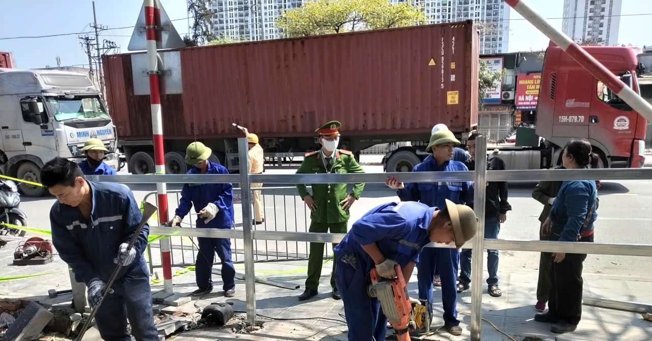 'Phản ứng nhanh' sau tai nạn chết người tại lối đi tự mở qua đường sắt ở Hà Nội