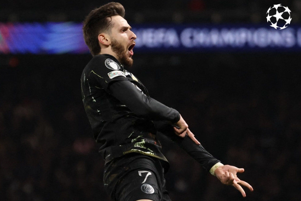 PSG vùi dập Chelsea, đặt một chân vào tứ kết Cúp C1