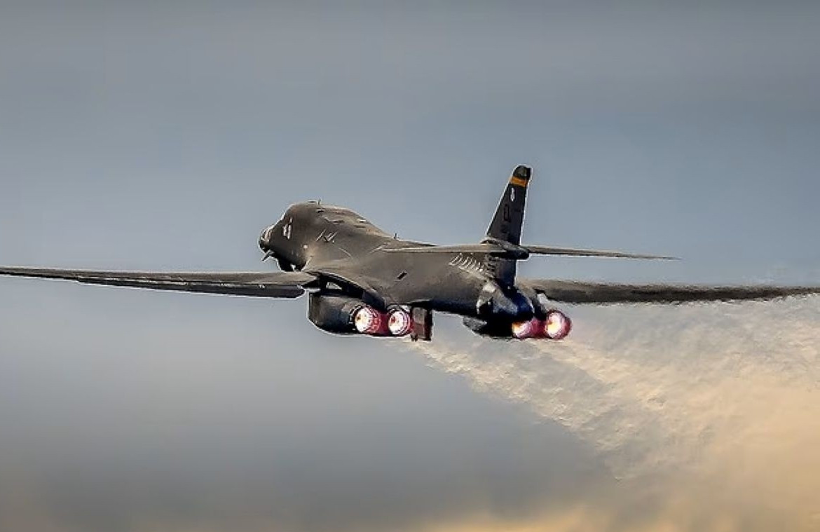 Máy bay ném bom B-1 Lancer công nghệ ECM, tàng hình đỉnh cao, ‘xóa sổ’ mọi mục tiêu