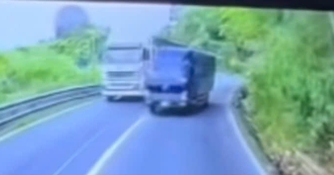 Từ clip gửi đến Cục trưởng CSGT, xử phạt tài xế xe tải vượt ẩu trên đèo Bảo Lộc