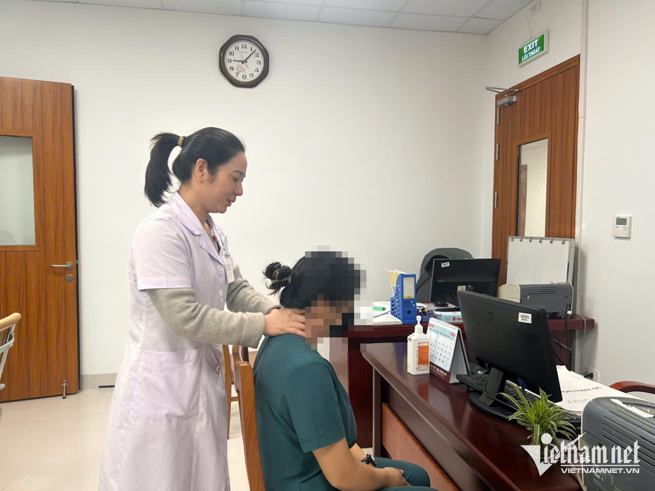 Người trẻ mắc hội chứng cổ rùa, thủ phạm từ thiết bị ai cũng sở hữu W-98a97d94 01d8 418f 9b17 699a31d405a3.png