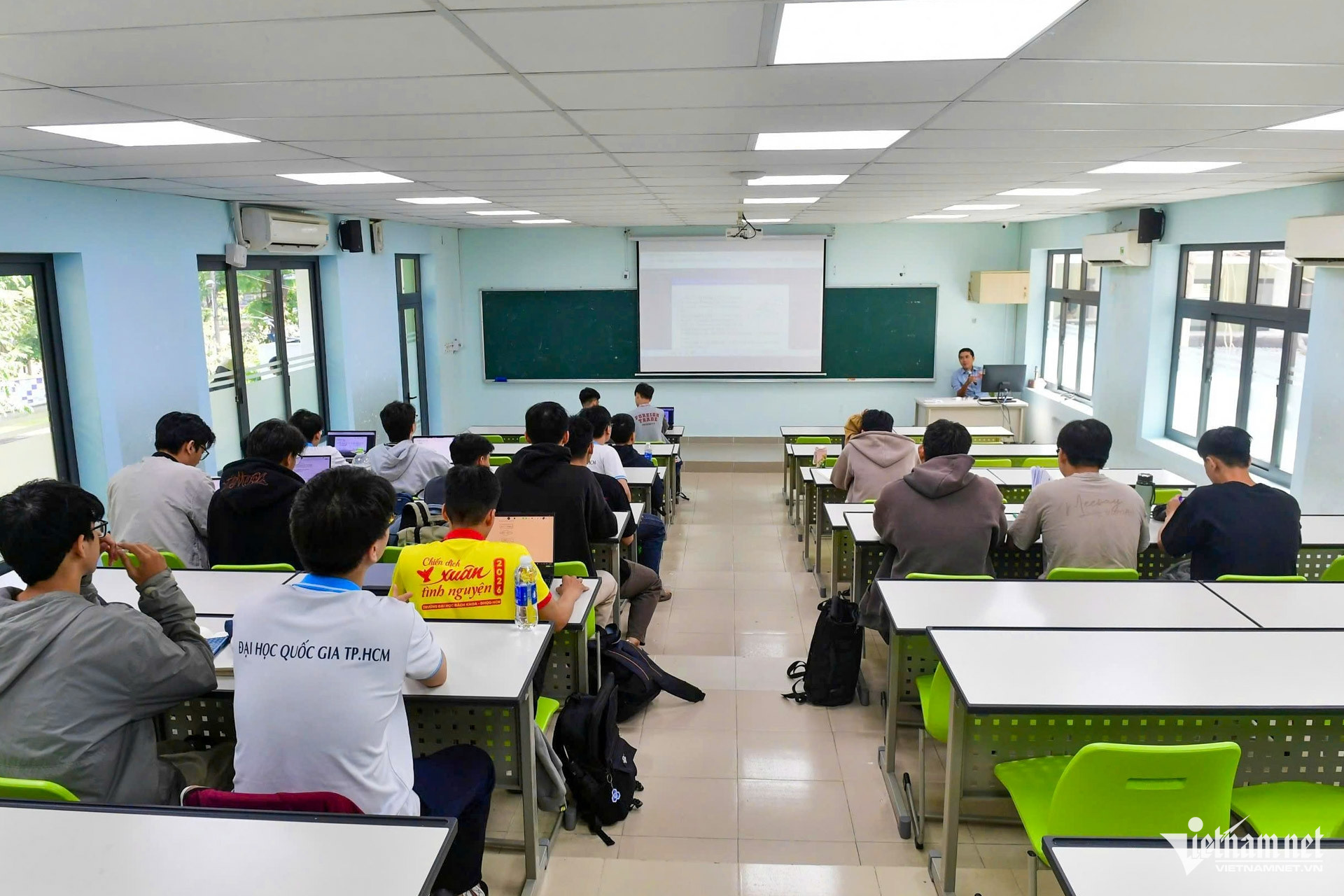 W-trường DH Bách Khoa TPHCM 17.jpg