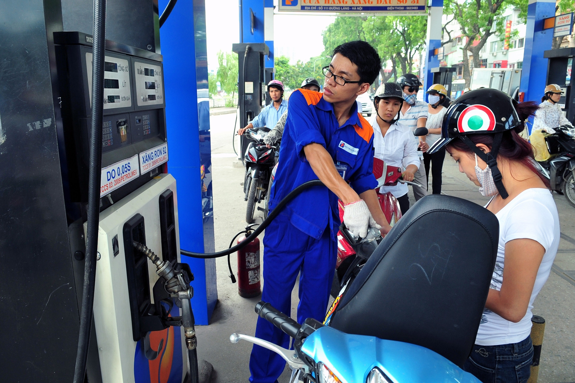 Giá xăng RON95 tăng trở lại, E5 giảm sau khi xả mạnh quỹ bình ổn