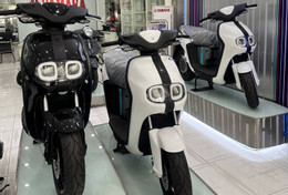 Xe máy bản đặc biệt giá đắt đỏ vài trăm triệu, hút khách đại gia tại Việt Nam YwAAAAAAQABAAACAUwAOw==