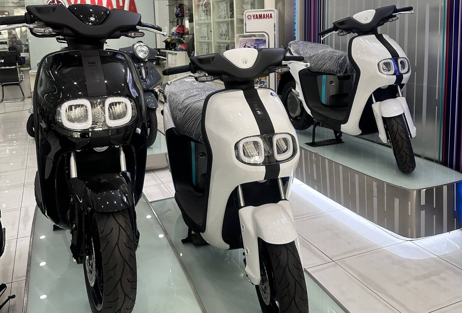 Xe máy điện đua giảm giá, có mẫu hạ sâu tới 17 triệu đồng