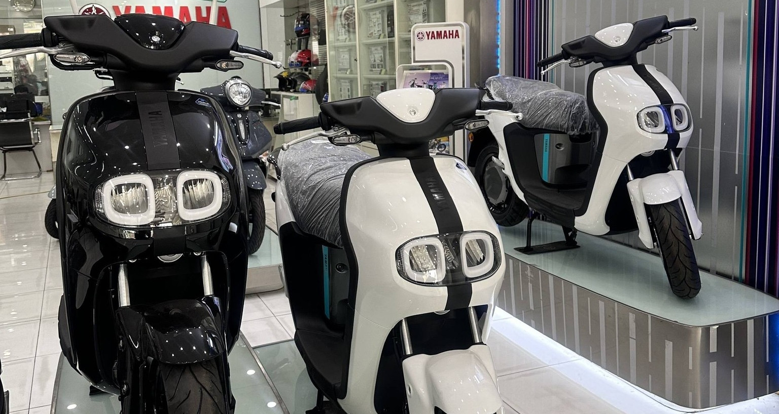 Xe máy điện đua giảm giá, có mẫu hạ sâu tới 17 triệu đồng