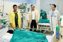 Người đàn ông 35 tuổi ở Hà Nội nguy kịch sau khi uống một loại rượu ngoại Xuyên đêm đưa thuốc giải độc hiếm từ châu Âu cứu 3 người ngộ độc cá ủ chua