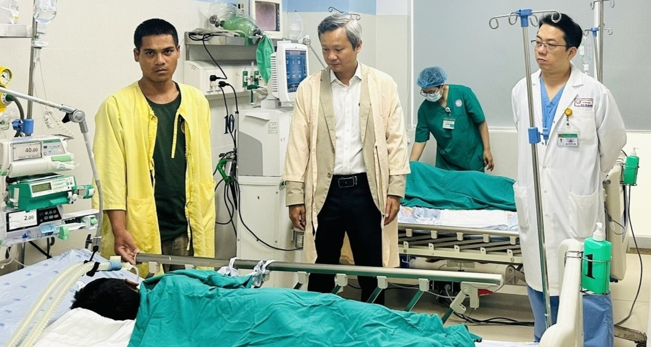 Xuyên đêm đưa thuốc giải độc hiếm từ châu Âu cứu 3 người ngộ độc cá ủ chua