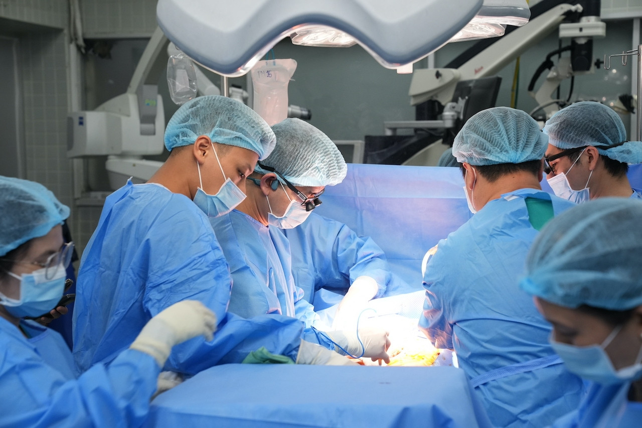 30 phút hồi sinh trái tim mang từ TPHCM ra Hà Nội cứu người đàn ông 53 tuổi