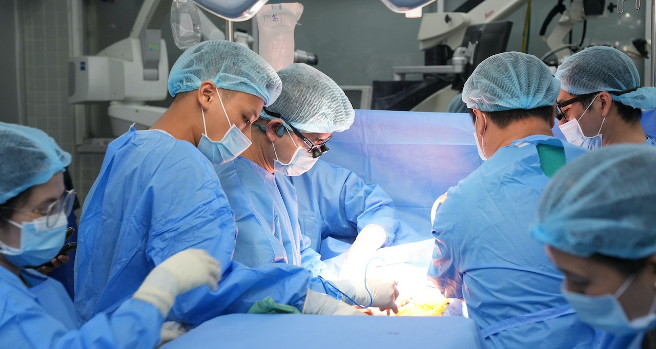 30 phút hồi sinh trái tim mang từ TPHCM ra Hà Nội cứu người đàn ông 53 tuổi