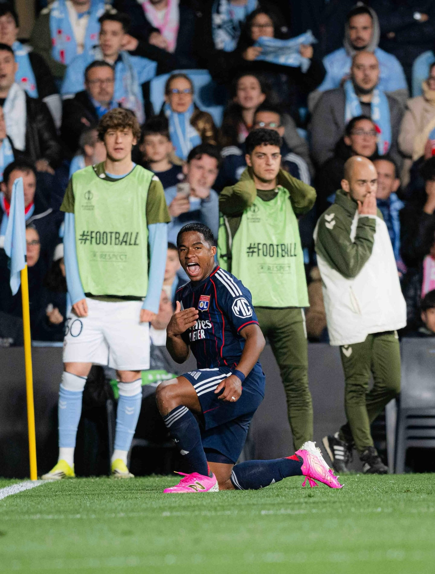 https://static-images.vnncdn.net/vps_images_publish/000001/000003/2026/3/13/8-europa-league-aston-villa-chiem-loi-the-endrick-giai-cuu-lyon-75.jpg