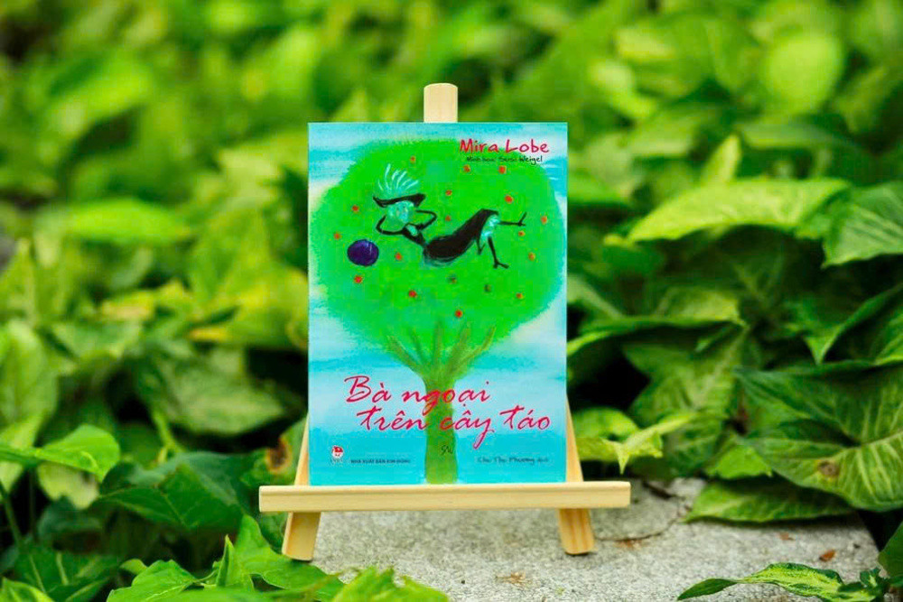 Ba ngoai tren cay tao (sach).jpg