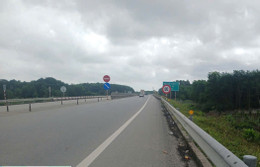 cao tốc Cam Lộ La Sơn .jpg