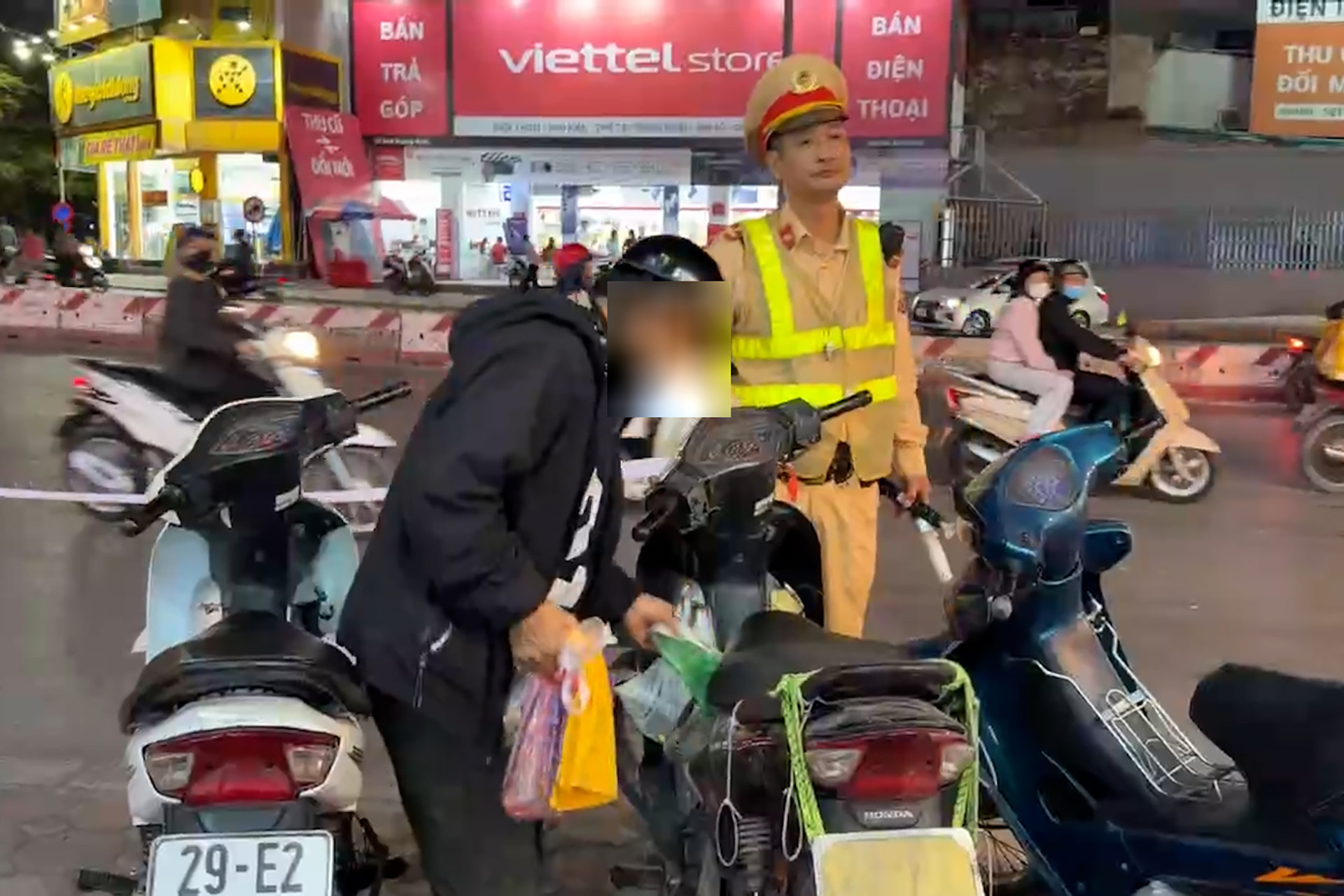 Vi phạm nồng độ cồn lần 2 trong tháng, người đàn ông bỏ xe rời hiện trường