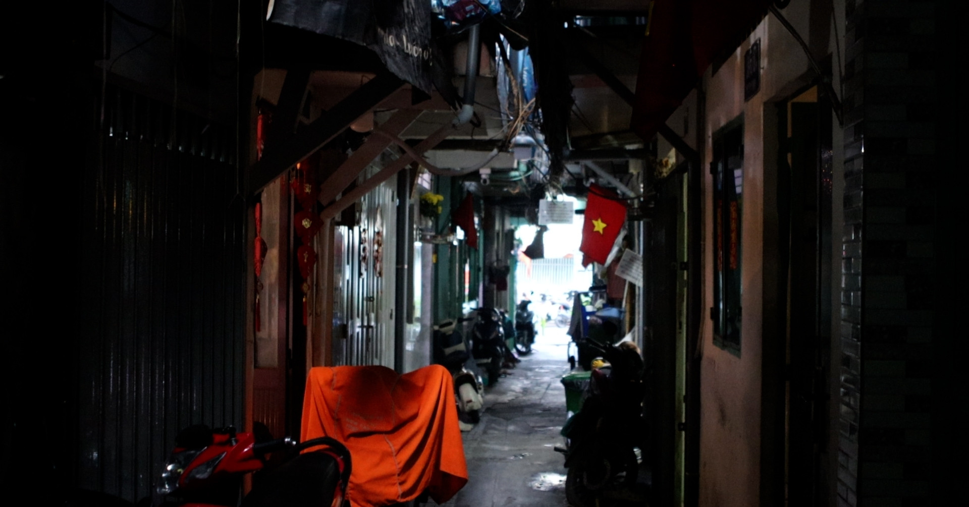 Cuộc sống người dân khu Mã Lạng trong những căn nhà tí hon, không thấy mặt trời