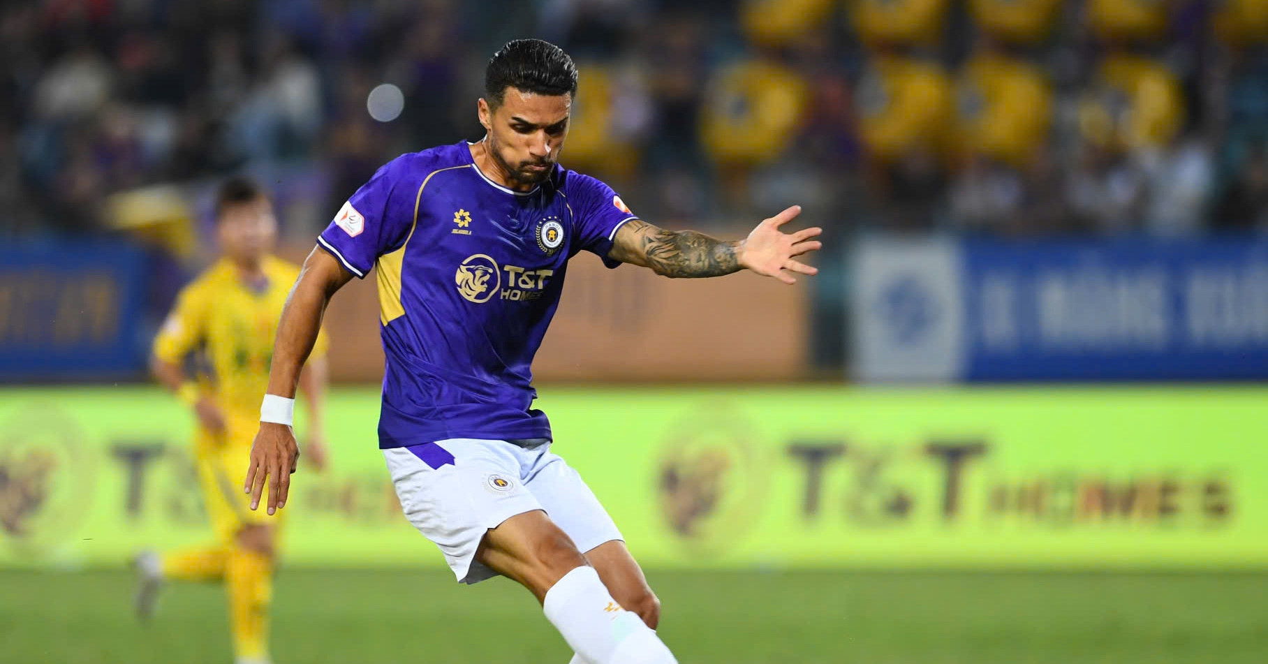 Cựu danh thủ Australia 'né' bình luận về danh sách tuyển Việt Nam