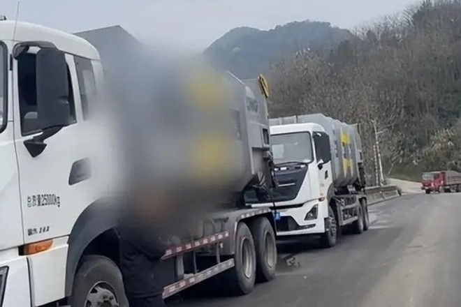 Gia đình trắng đêm bới 10 tấn rác tìm lại số vàng trị giá gần 6 tỷ đồng