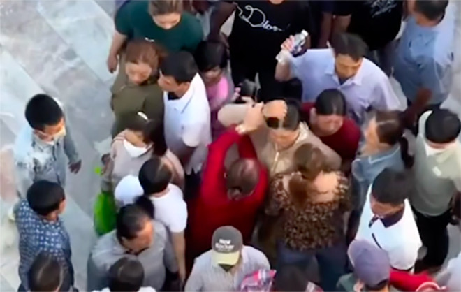 Giật dây chuyền.jpg