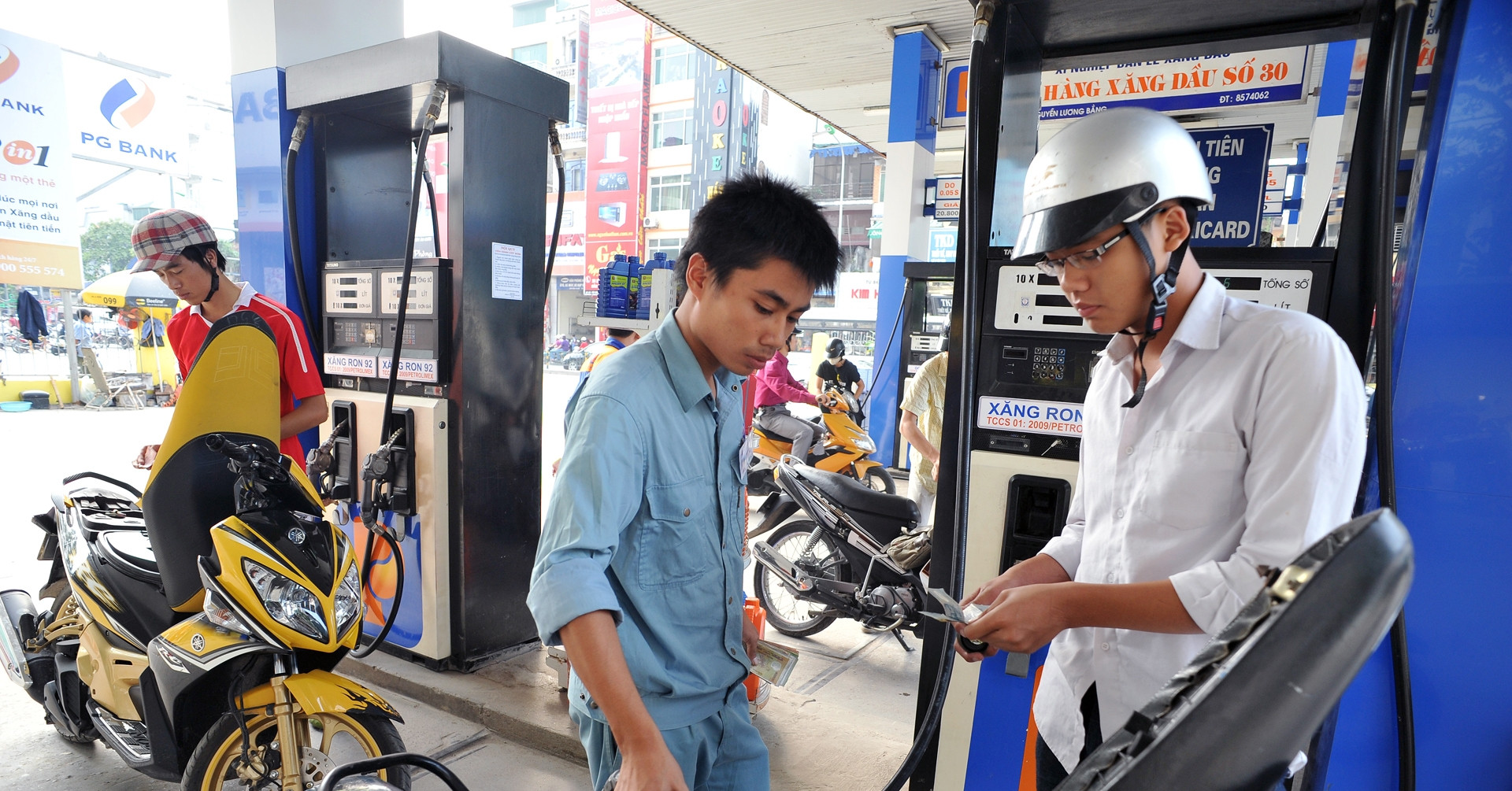 Giờ điều chỉnh giá xăng dầu linh hoạt: Mặt tích cực ít được nhắc tới