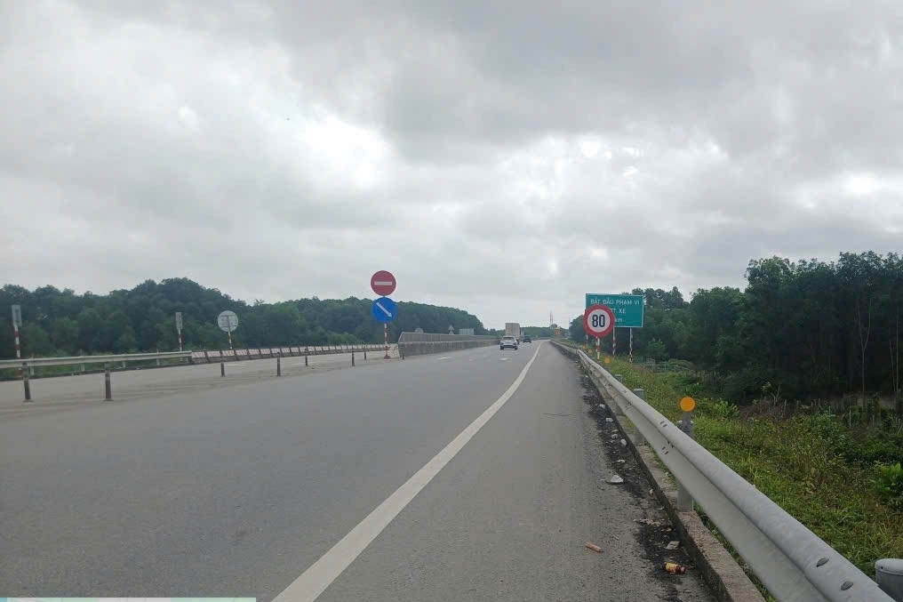 Đề xuất tăng tốc độ lên 80km/h trên một số đoạn cao tốc Cam Lộ – La Sơn