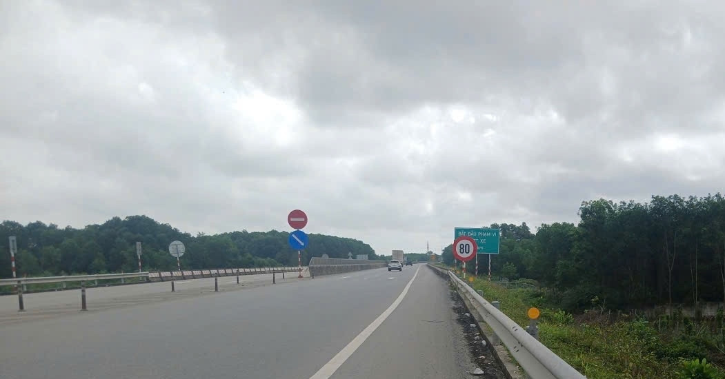Đề xuất tăng tốc độ lên 80km/h trên một số đoạn cao tốc Cam Lộ – La Sơn