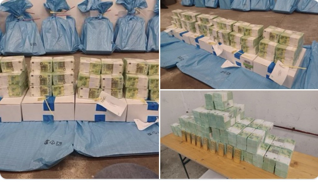 Hungary tịch thu tiền mặt, vàng của Ukraine. Ảnh: Kyiv Independent